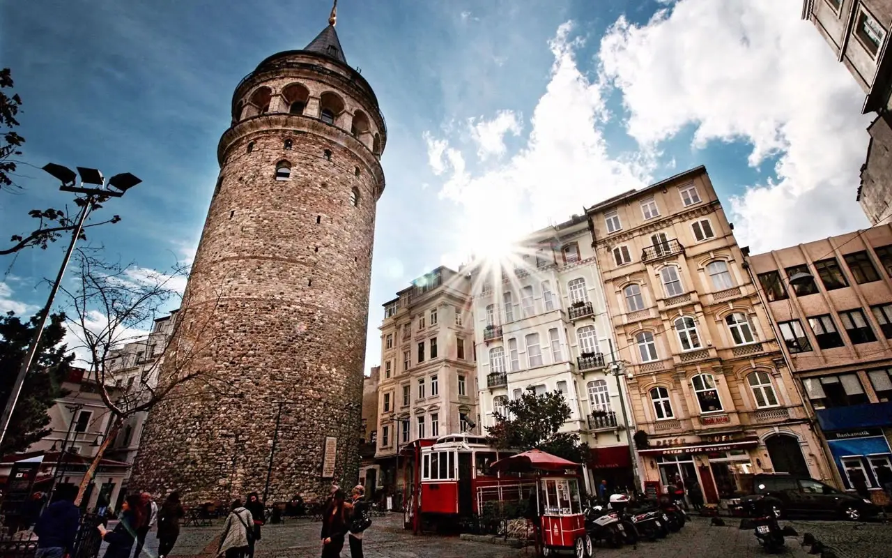 معماری تاریخی برج گاتالا استانبول