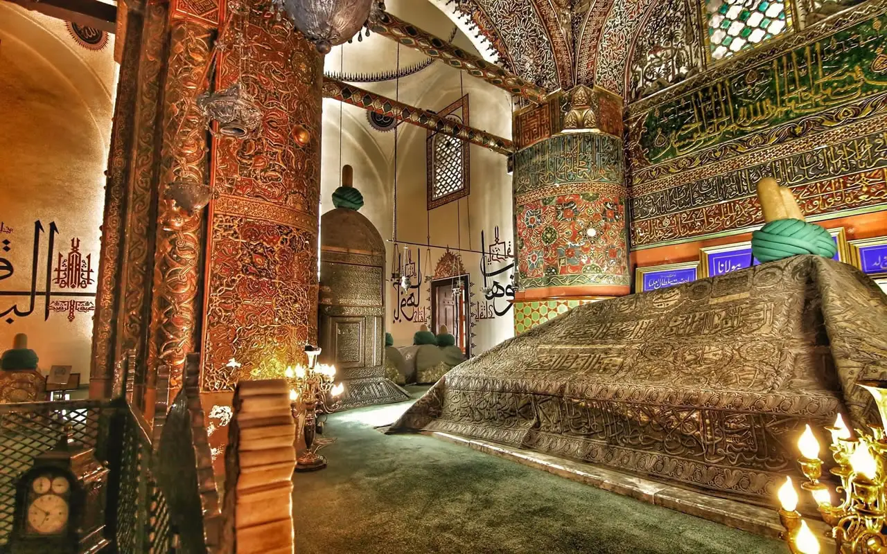 بخش های داخلی آرامگاه مولانا