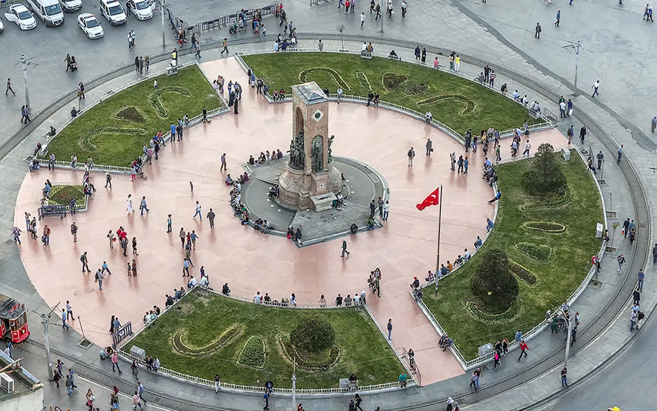 تاریخچه میدان تکسیم استانبول