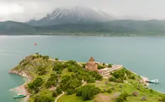 زیبایی های دریاچه وان ترکیه