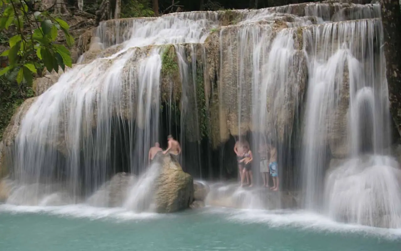 علت محبوبیت آبشار اراوان تایلند