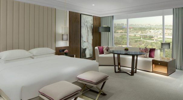 هتل گرند حیات دبی (Grand Hyatt Dubai) هتلی 5 ستاره در قلب دبی و یکی از معروف‌ترین هتل‌های دبی می‌باشد