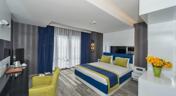 هتل اینتل استانبول ( Inntel Hotel Istanbul ) یک هتل چهار ستاره در منطقه تکسیم استانبول در کشور ترکیه است .