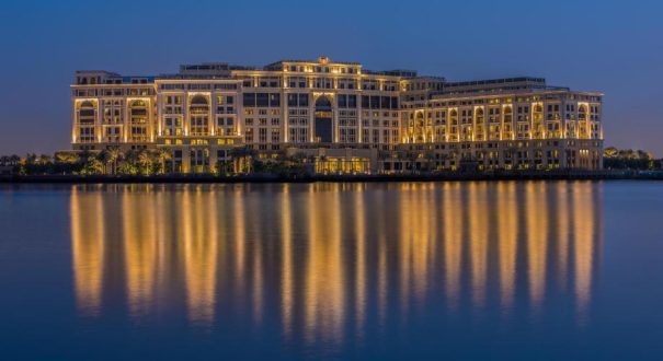 هتل پلازو ورساچه دبی (Palazzo Versace Dubai) ، هتل 5 ستاره در کنار سواحل نهر تاریخی دبی واقع شده است.